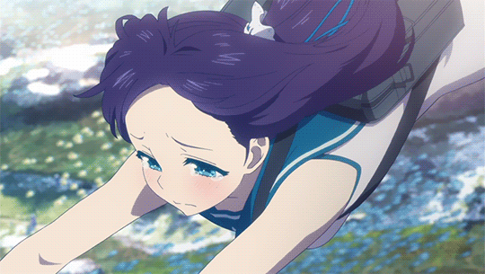Personagem Chisaki chorando enquanto nada no fundo do mar.